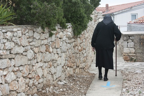 Fratture dell'anca: la riabilitazione deve continuare anche quando il paziente torna a casa